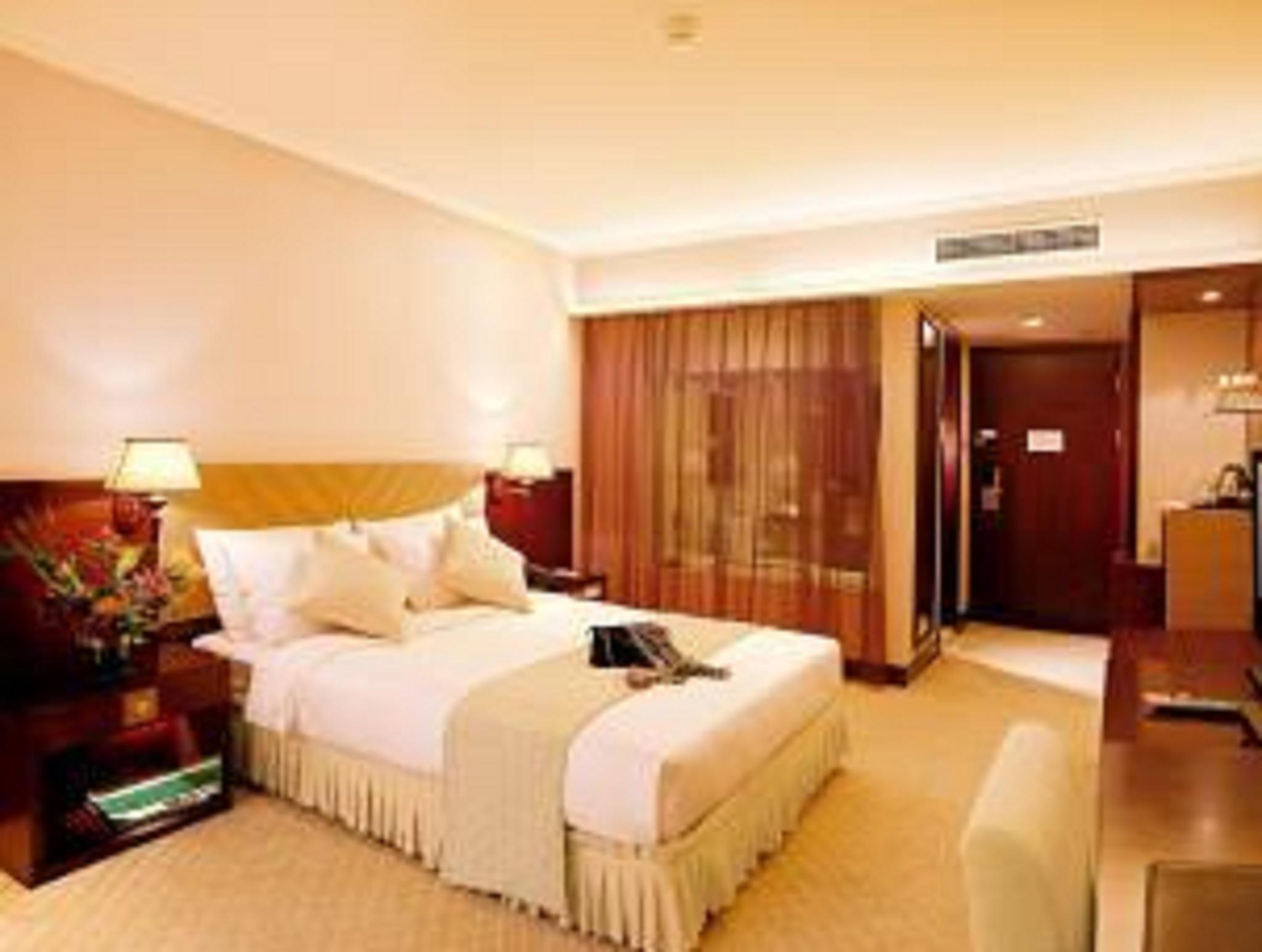 Emperor Hotel Macao Esterno foto