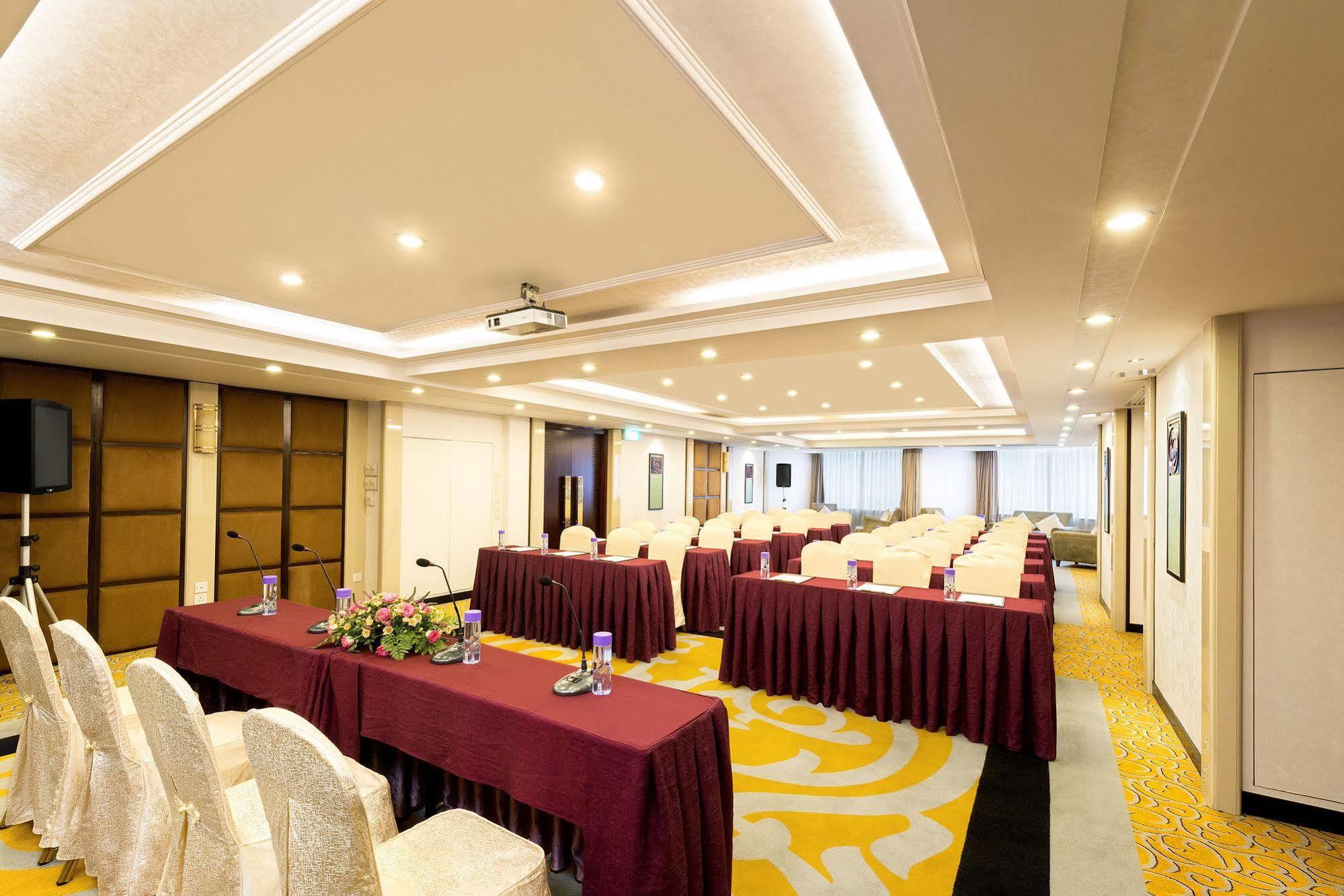 Emperor Hotel Macao Esterno foto