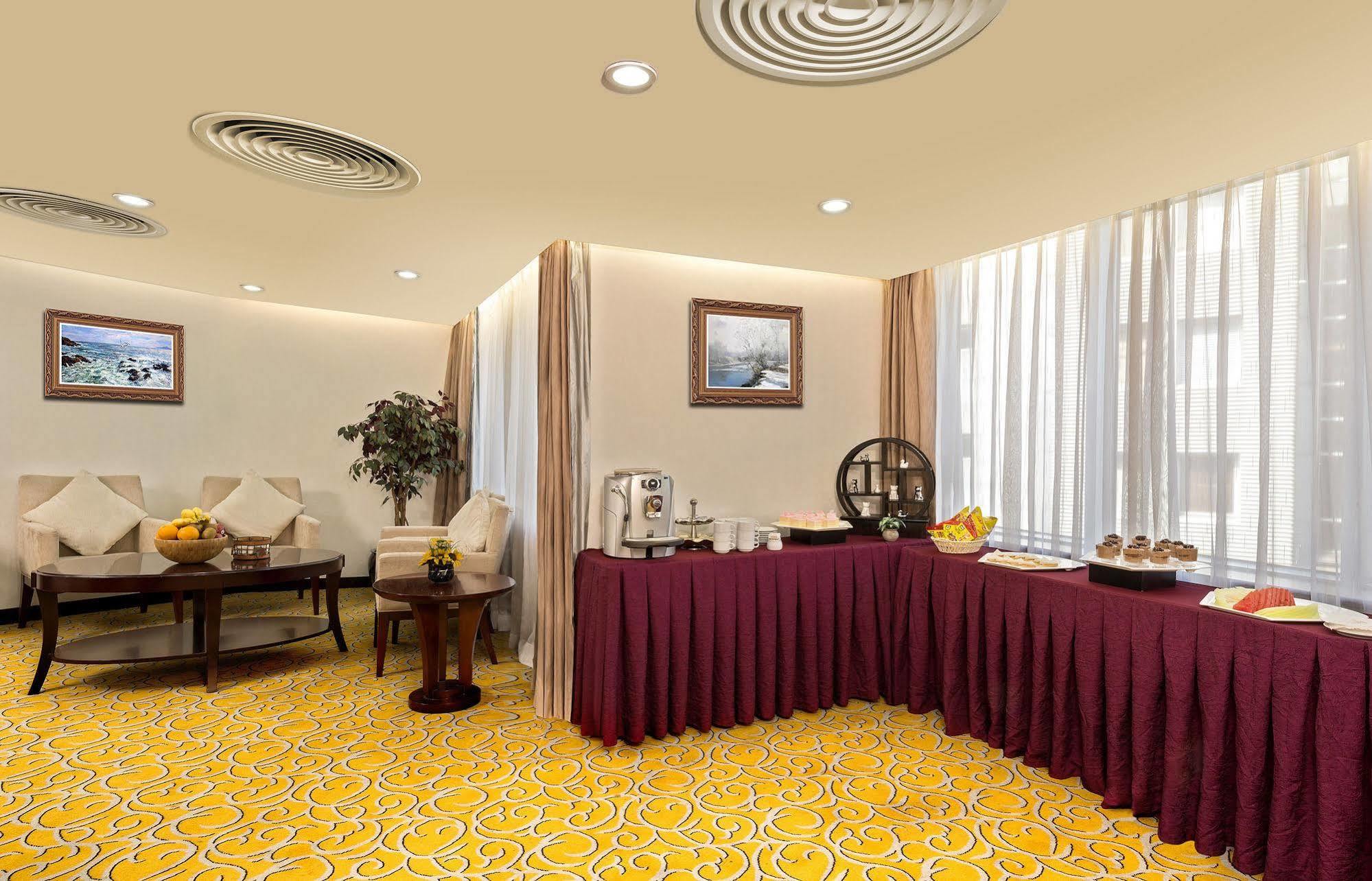 Emperor Hotel Macao Esterno foto