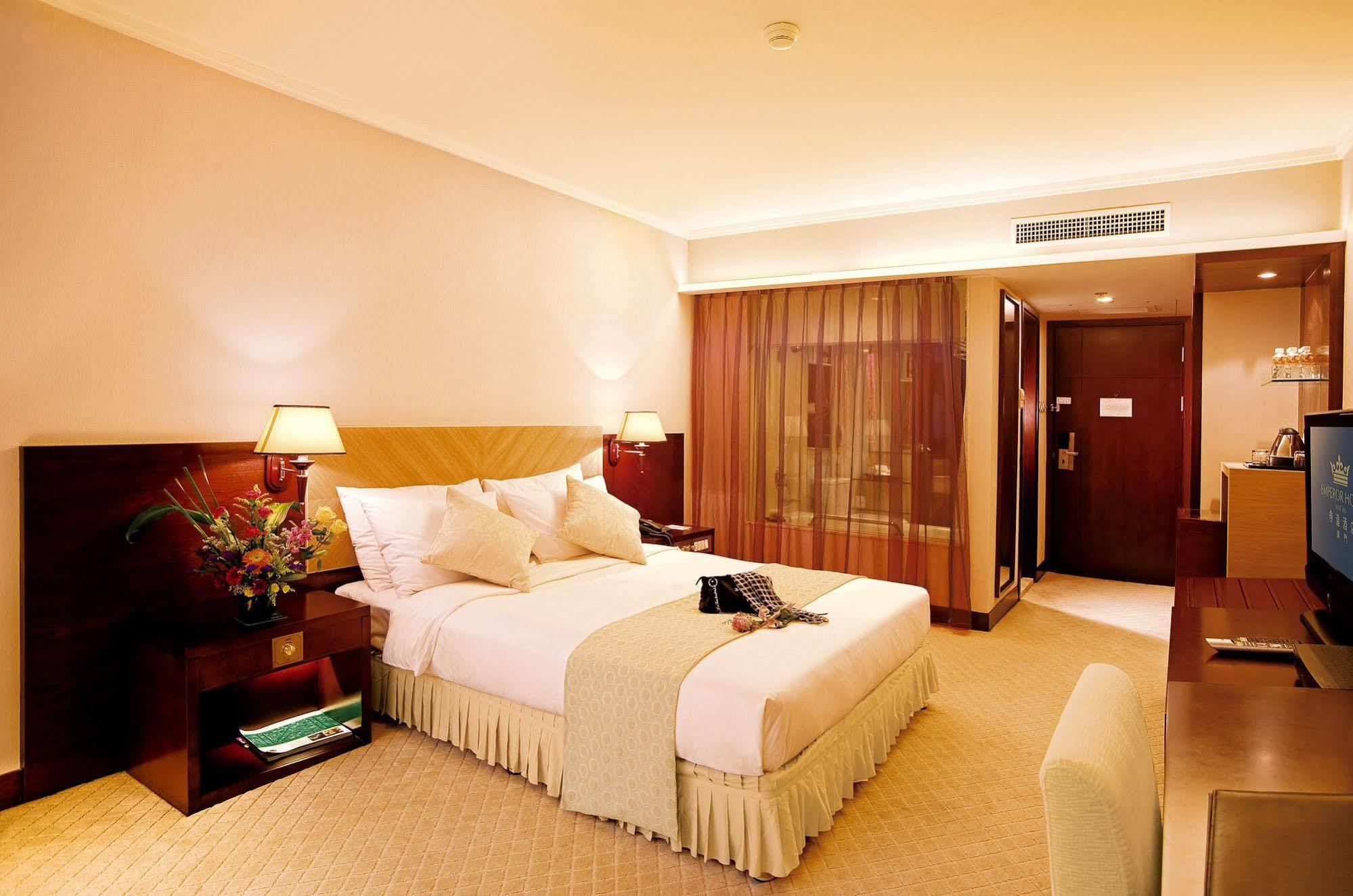 Emperor Hotel Macao Esterno foto